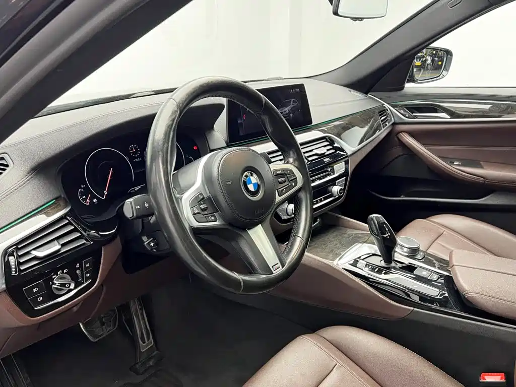 BMW 5 Series — фото 13