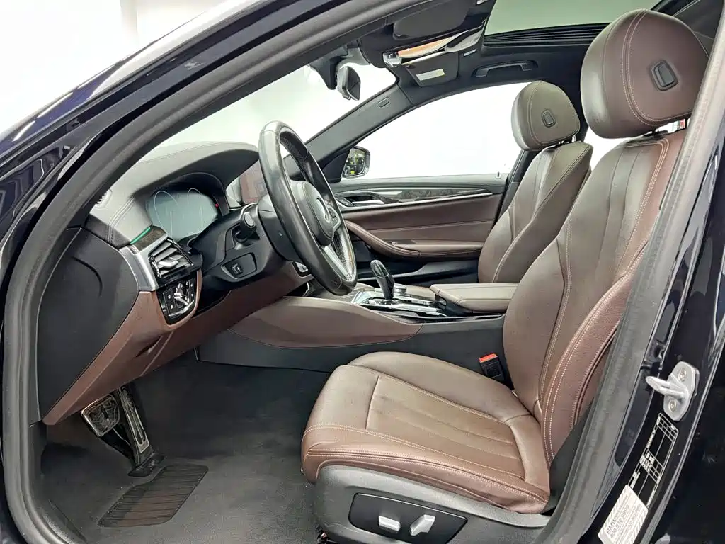 BMW 5 Series — фото 14