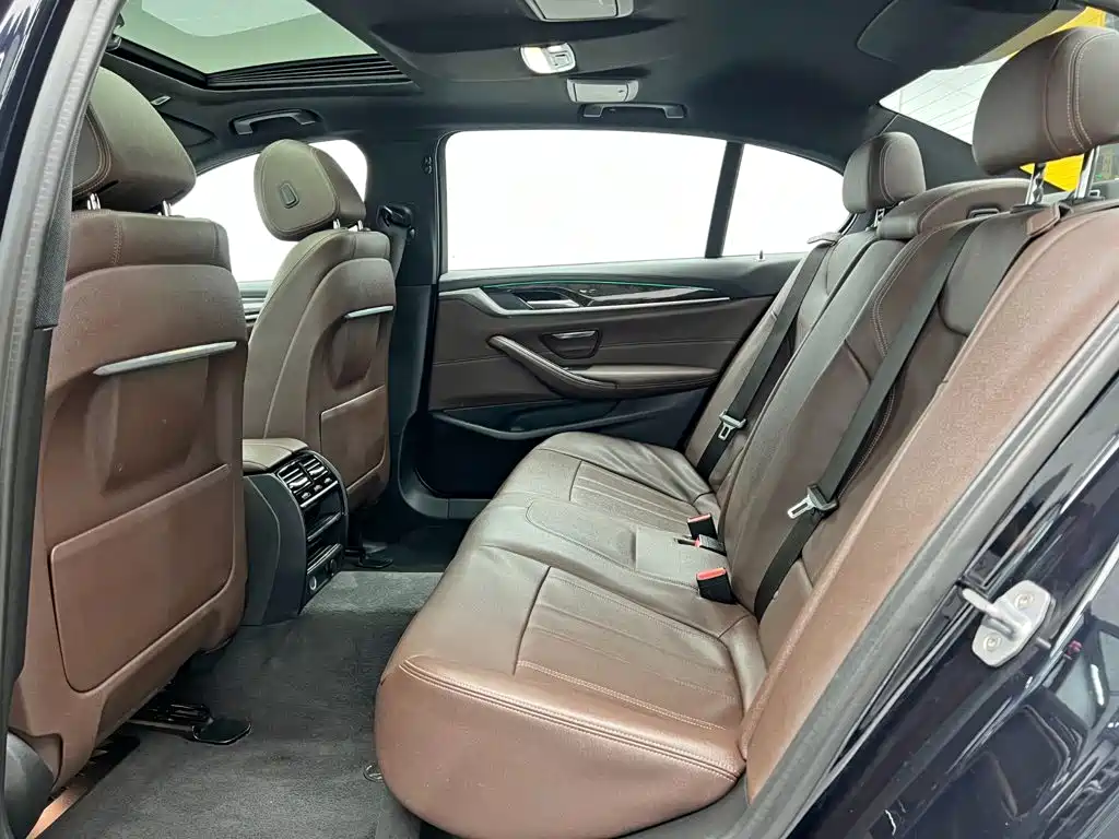 BMW 5 Series — фото 15