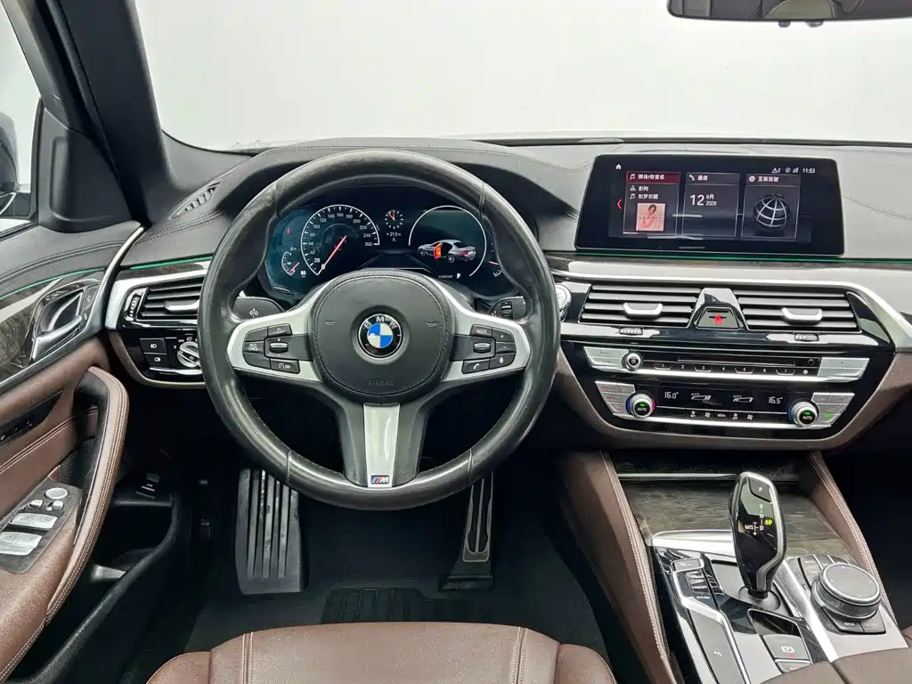 BMW 5 Series — фото 18