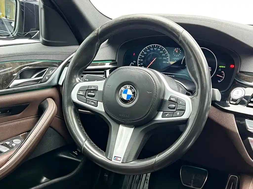 BMW 5 Series — фото 19