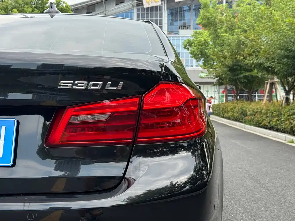 BMW 5 Series — фото 11