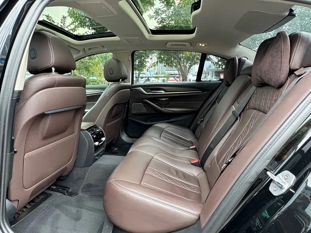 BMW 5 Series — фото 14