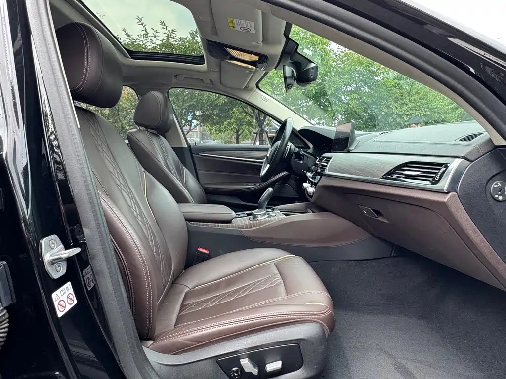 BMW 5 Series — фото 16