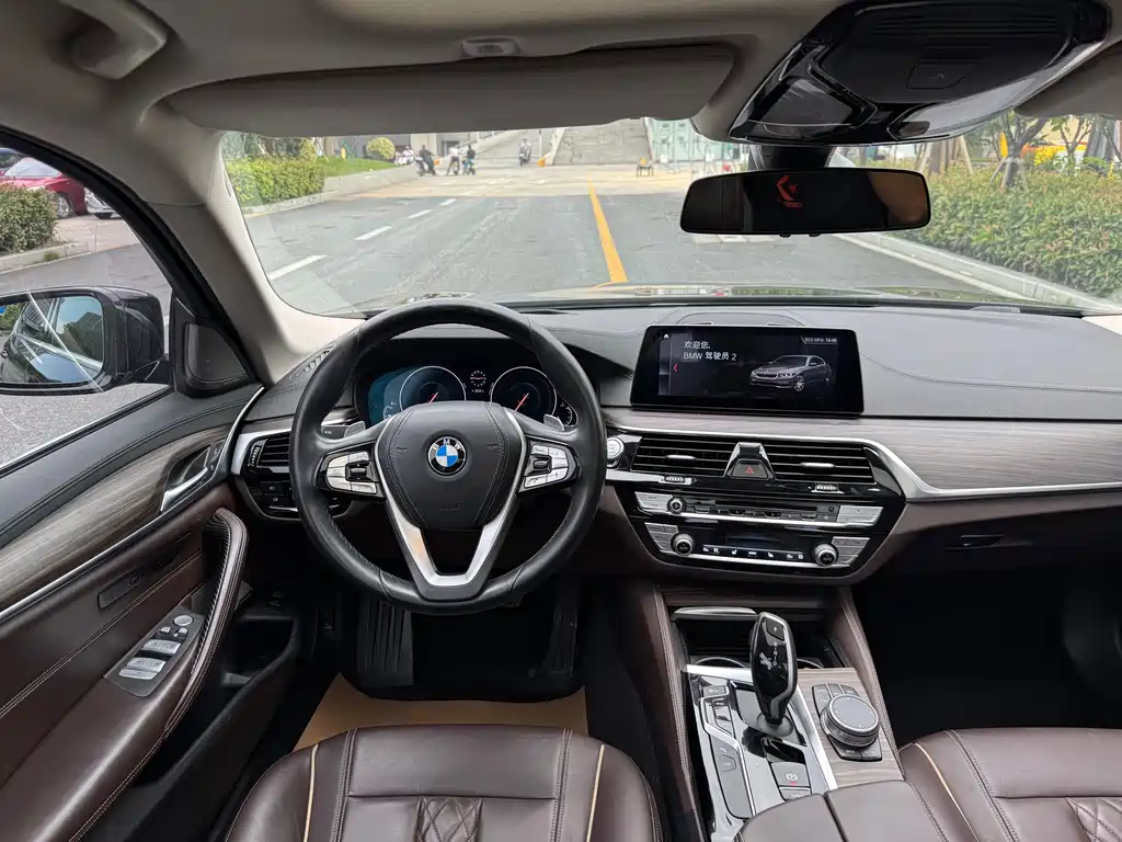 BMW 5 Series — фото 18