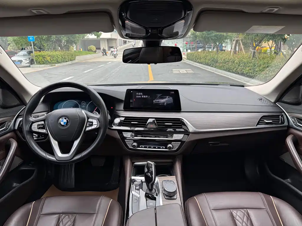 BMW 5 Series — фото 19