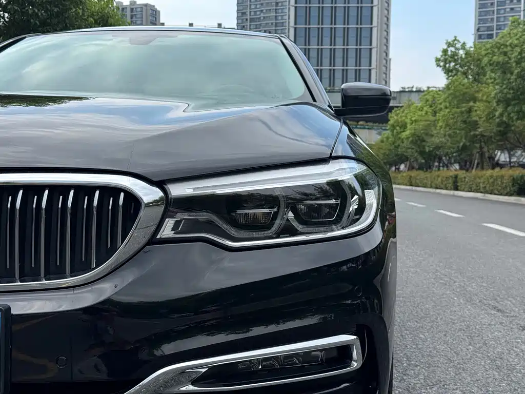 BMW 5 Series — фото 10