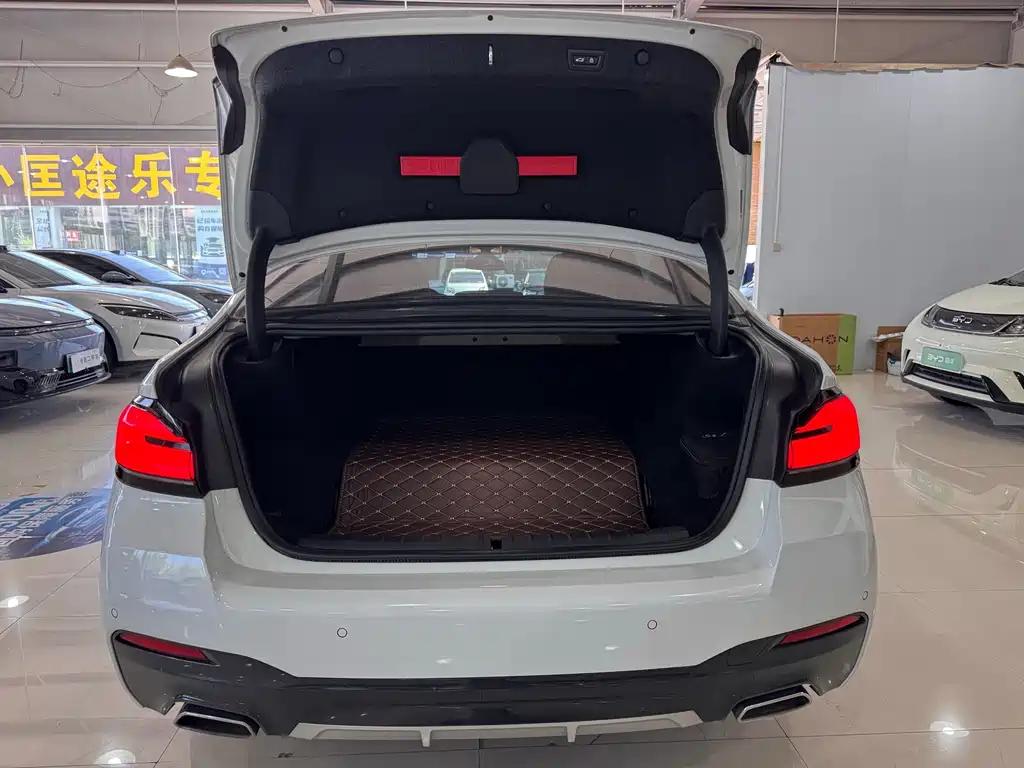 BMW 5 Series New Energy — фото 17