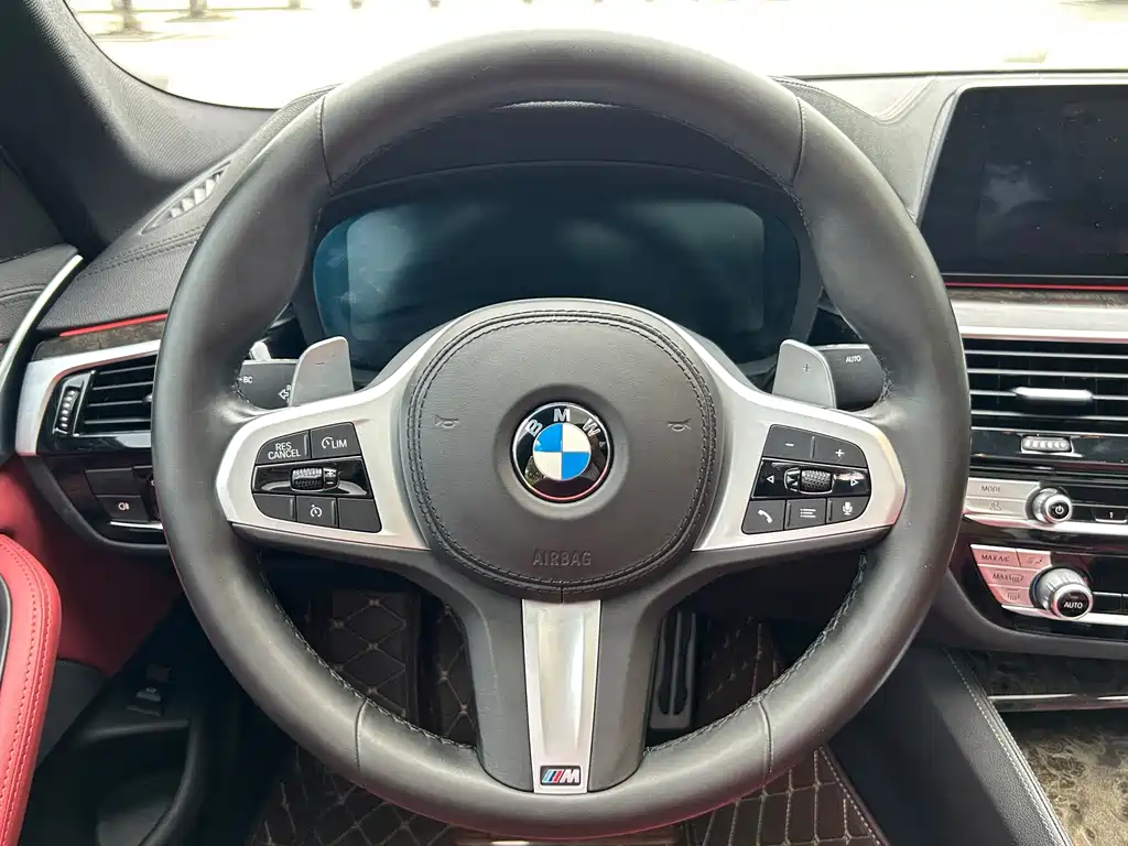 BMW 5 Series — фото 13