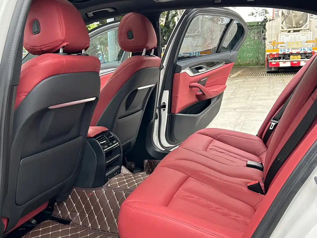 BMW 5 Series — фото 15