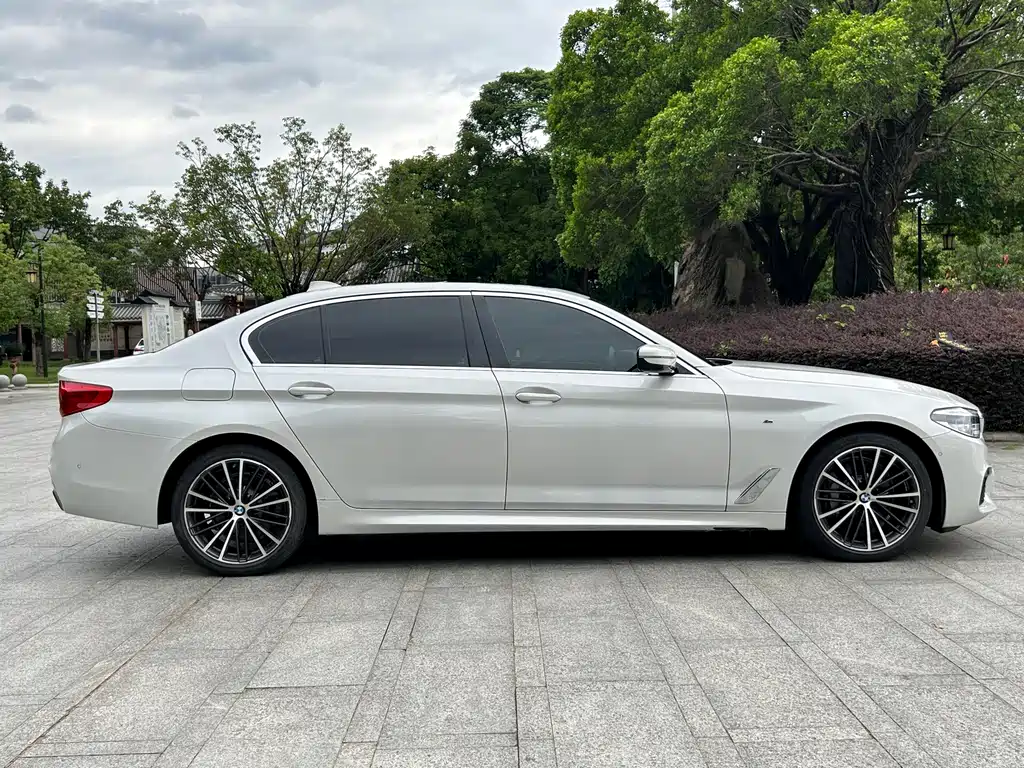 BMW 5 Series — фото 4