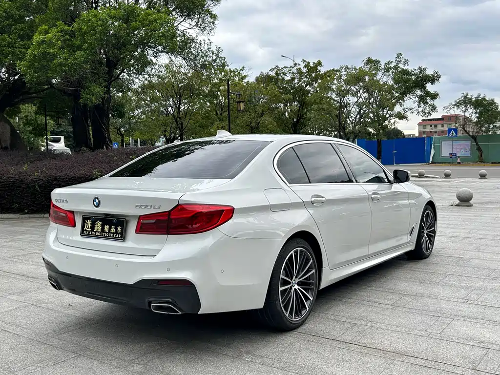 BMW 5 Series — фото 5
