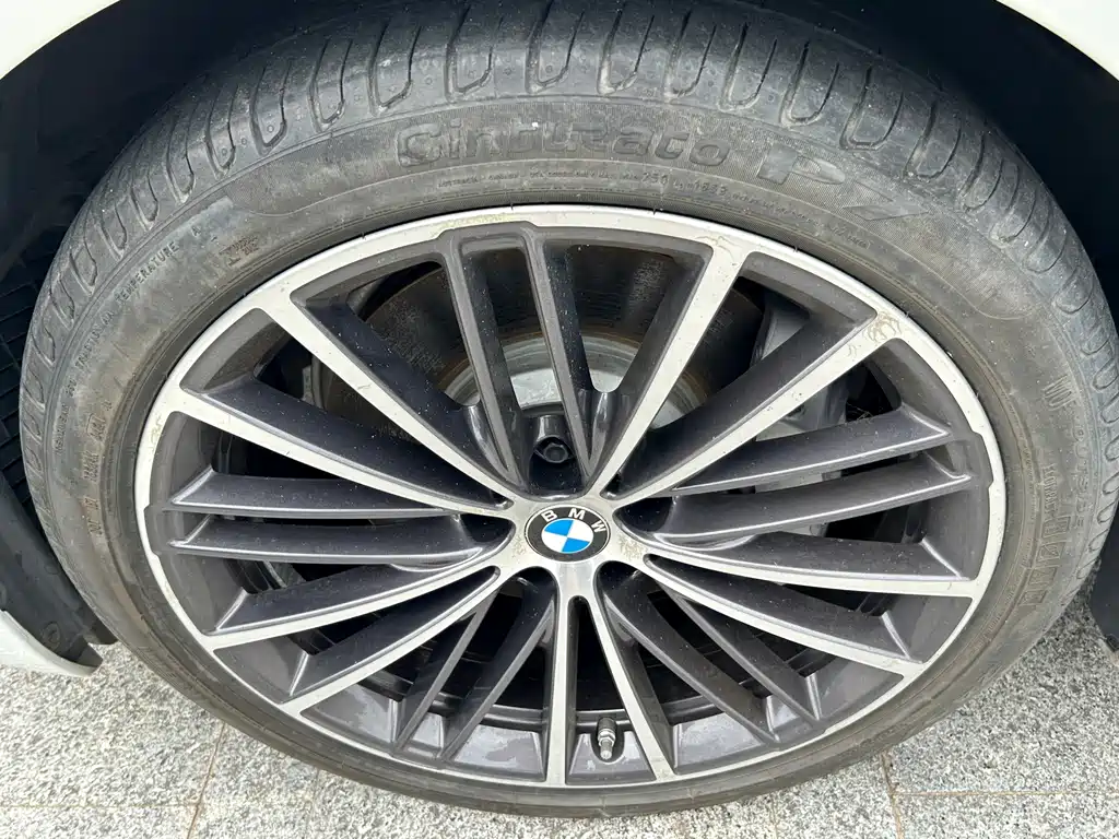 BMW 5 Series — фото 10