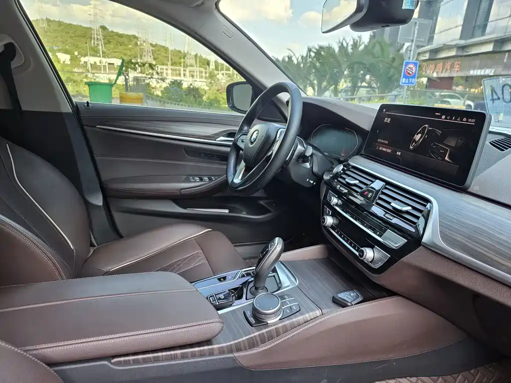 BMW 5 Series — фото 11