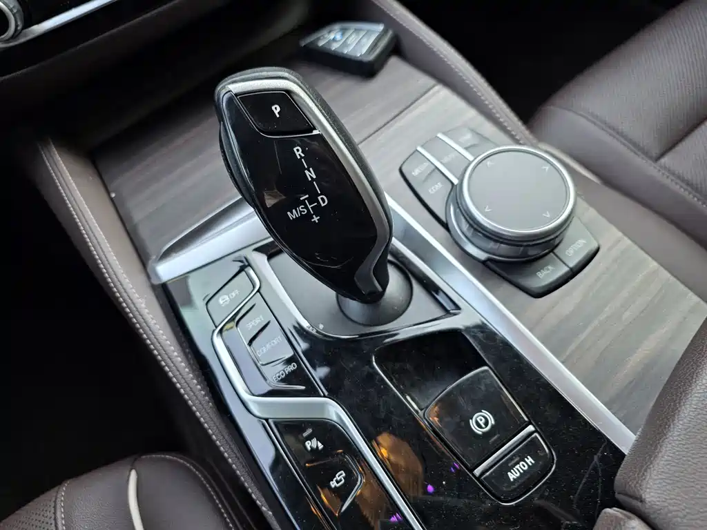 BMW 5 Series — фото 13