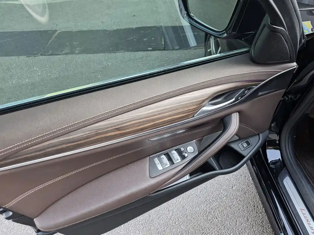 BMW 5 Series — фото 14