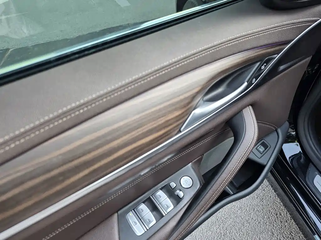 BMW 5 Series — фото 18