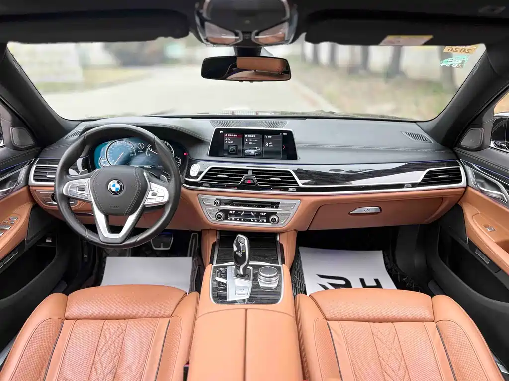 BMW 7 Series — фото 11