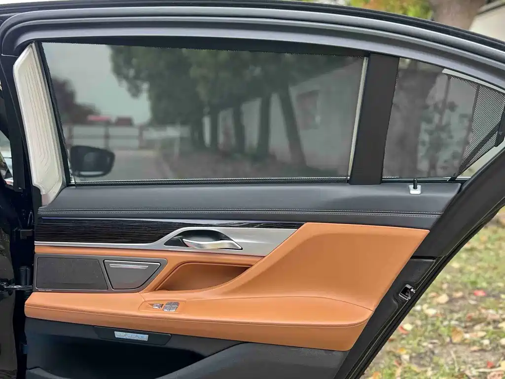 BMW 7 Series — фото 15