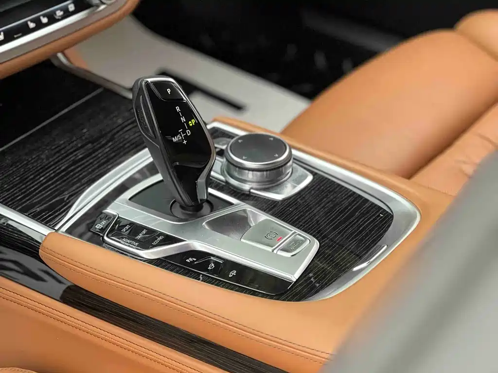 BMW 7 Series — фото 17