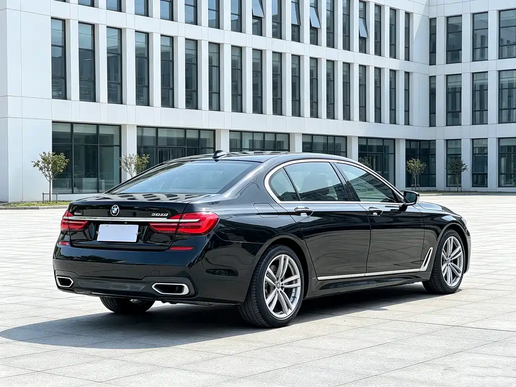 BMW 7 Series — фото 7