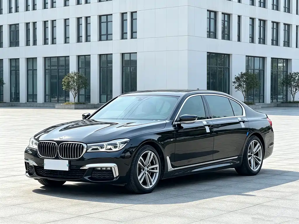 BMW 7 Series — фото 1