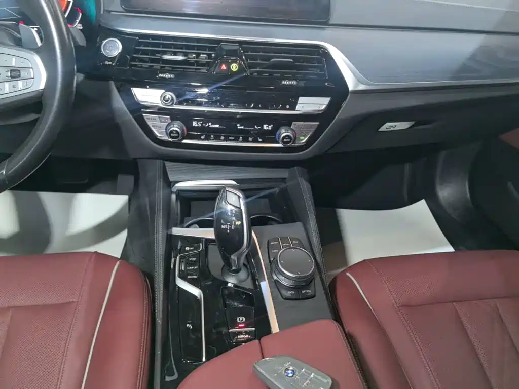 BMW 5 Series — фото 14