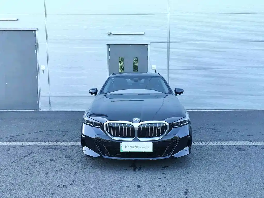 BMW i5 — фото 2