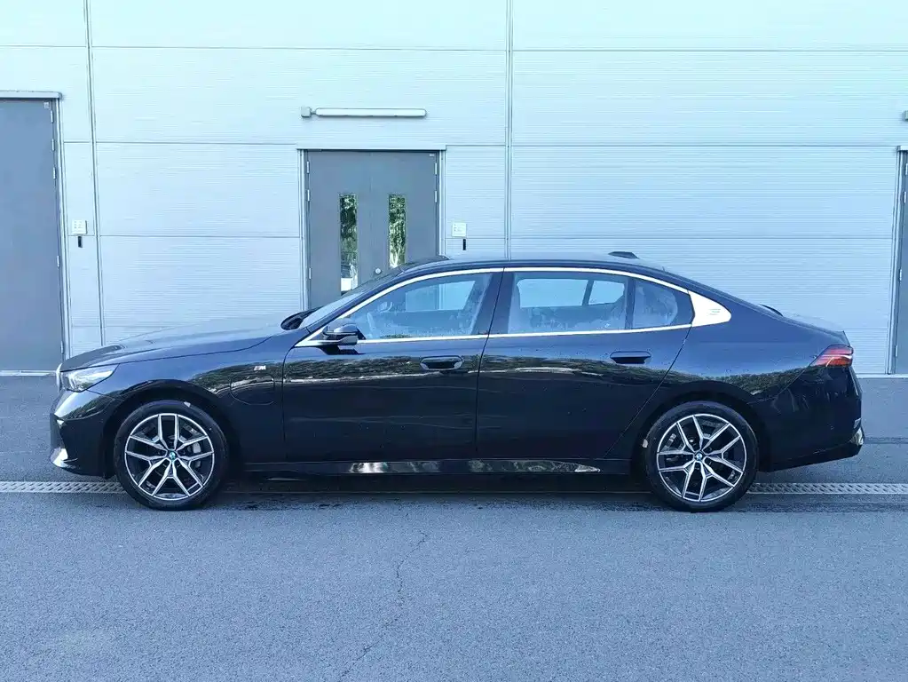 BMW i5 — фото 4