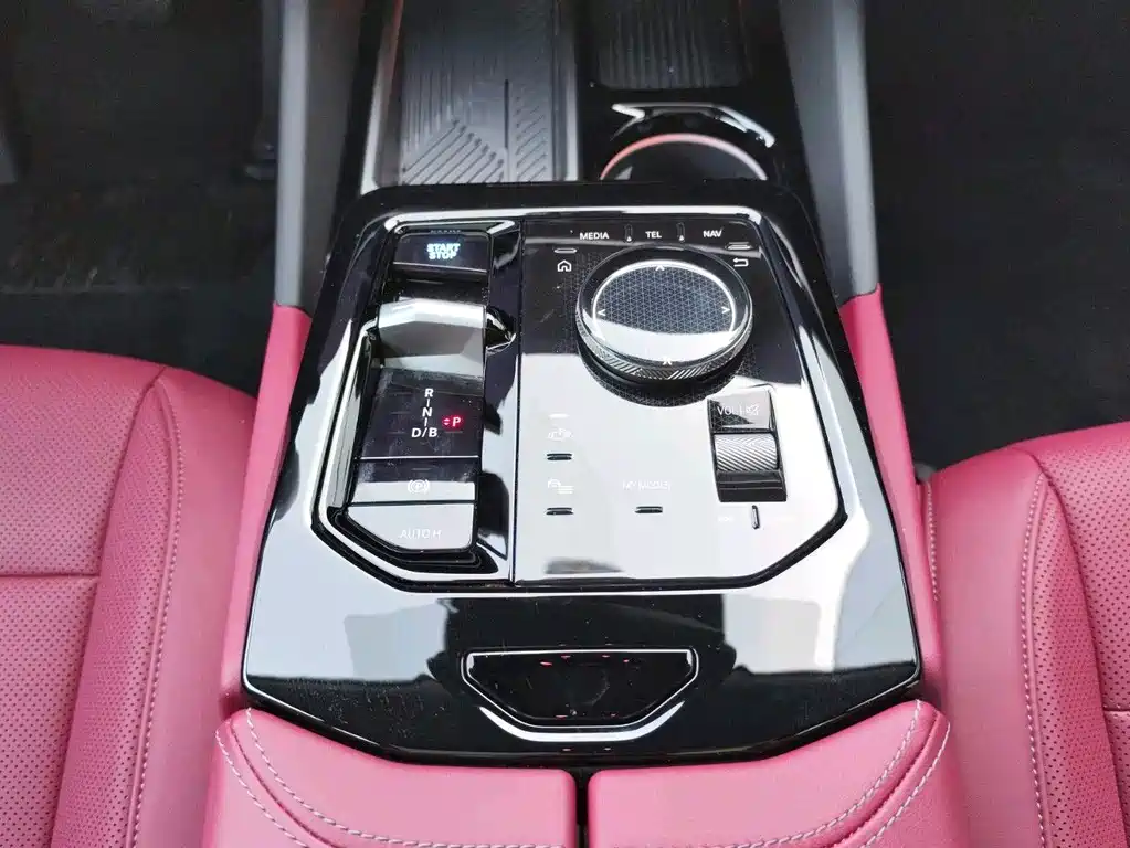BMW i5 — фото 10