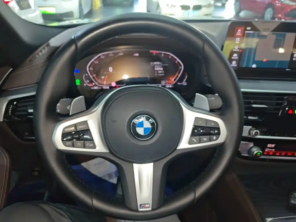 BMW 5 Series — фото 11