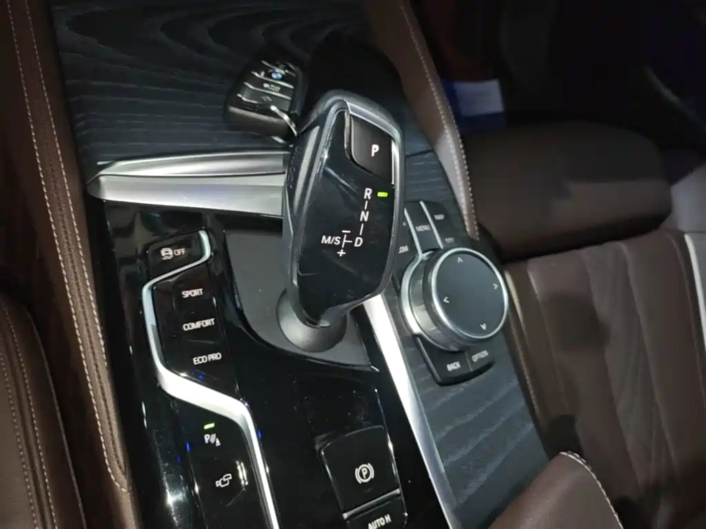 BMW 5 Series — фото 14