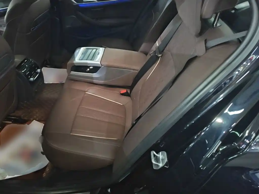 BMW 5 Series — фото 17