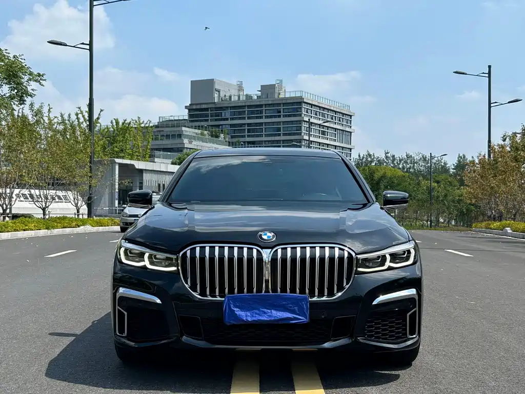 BMW 7 Series — фото 2