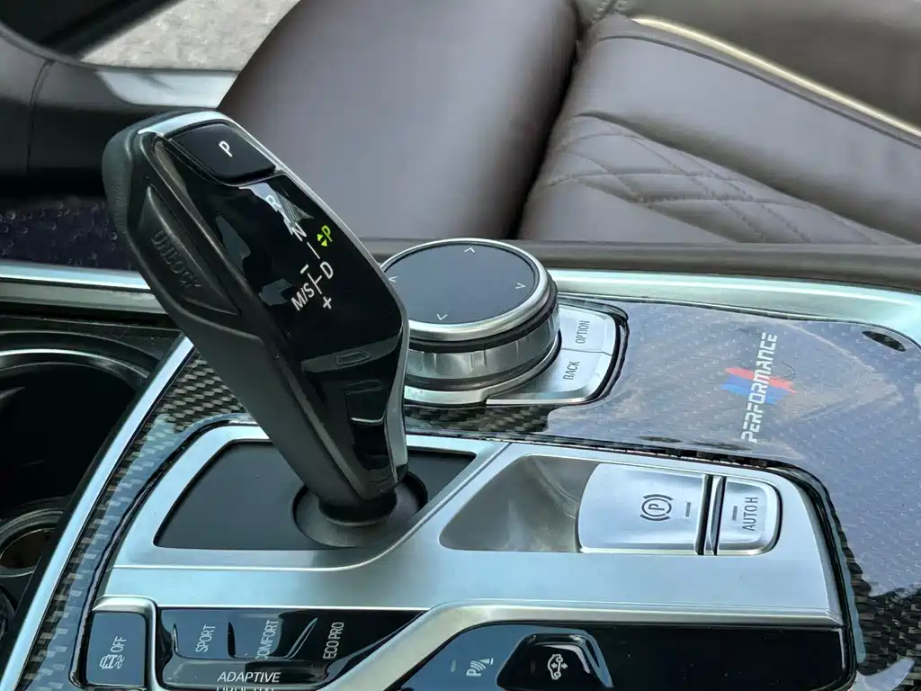 BMW 7 Series — фото 17