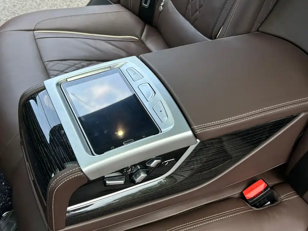 BMW 7 Series — фото 19