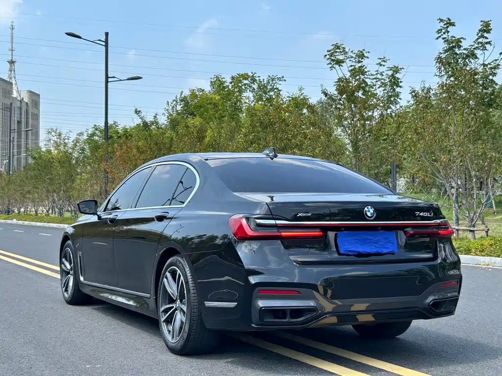 BMW 7 Series — фото 25
