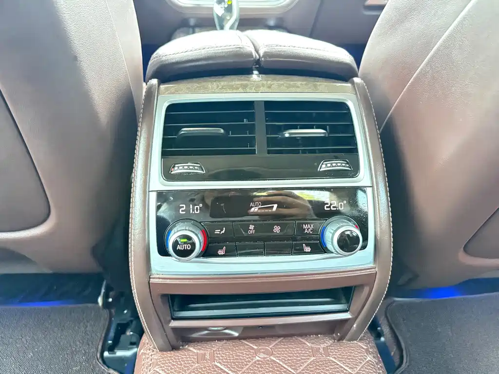 BMW 7 Series — фото 18