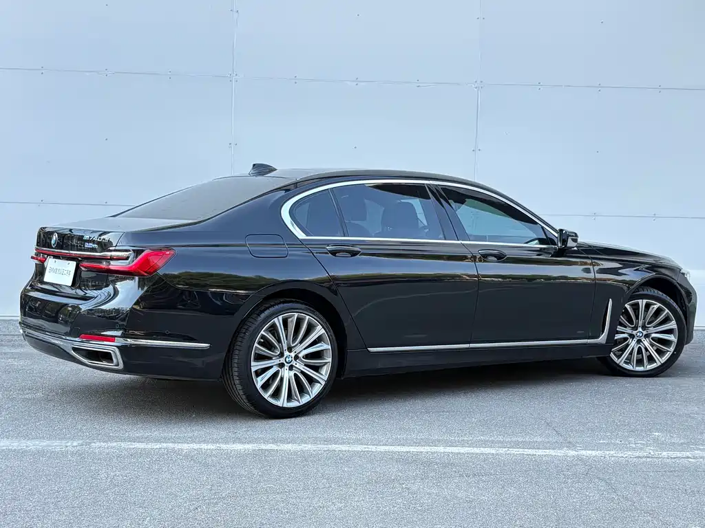 BMW 7 Series — фото 24