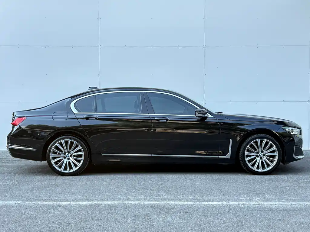 BMW 7 Series — фото 9