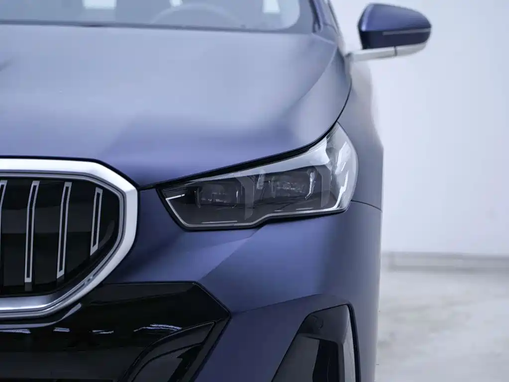 BMW 5 Series — фото 9