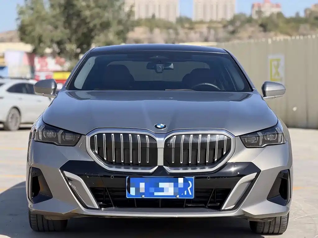 BMW 5 Series — фото 2
