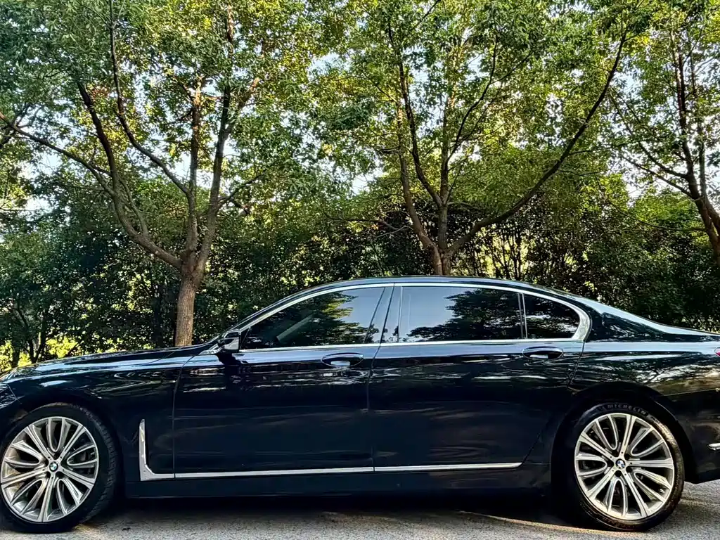 BMW 7 Series — фото 3
