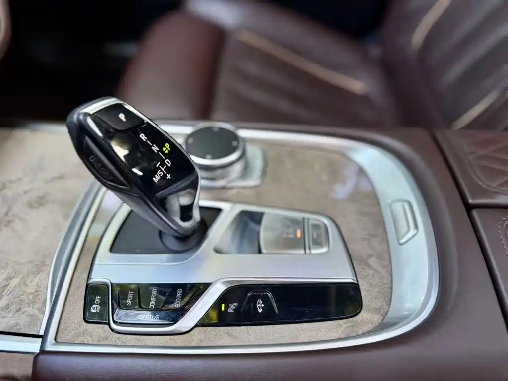 BMW 7 Series — фото 4