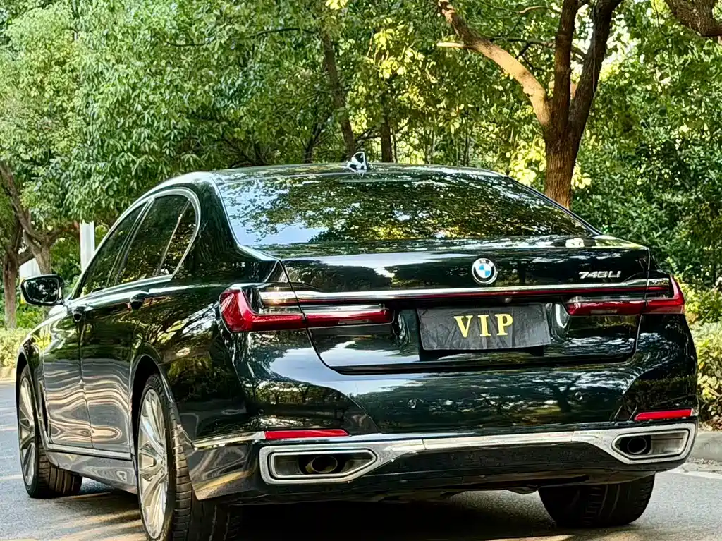 BMW 7 Series — фото 9