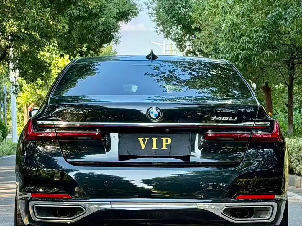 BMW 7 Series — фото 10