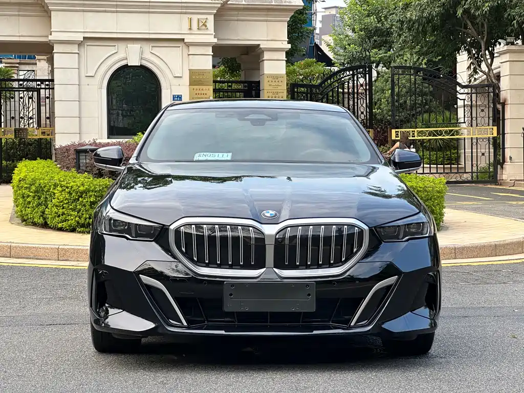 BMW 5 Series — фото 2