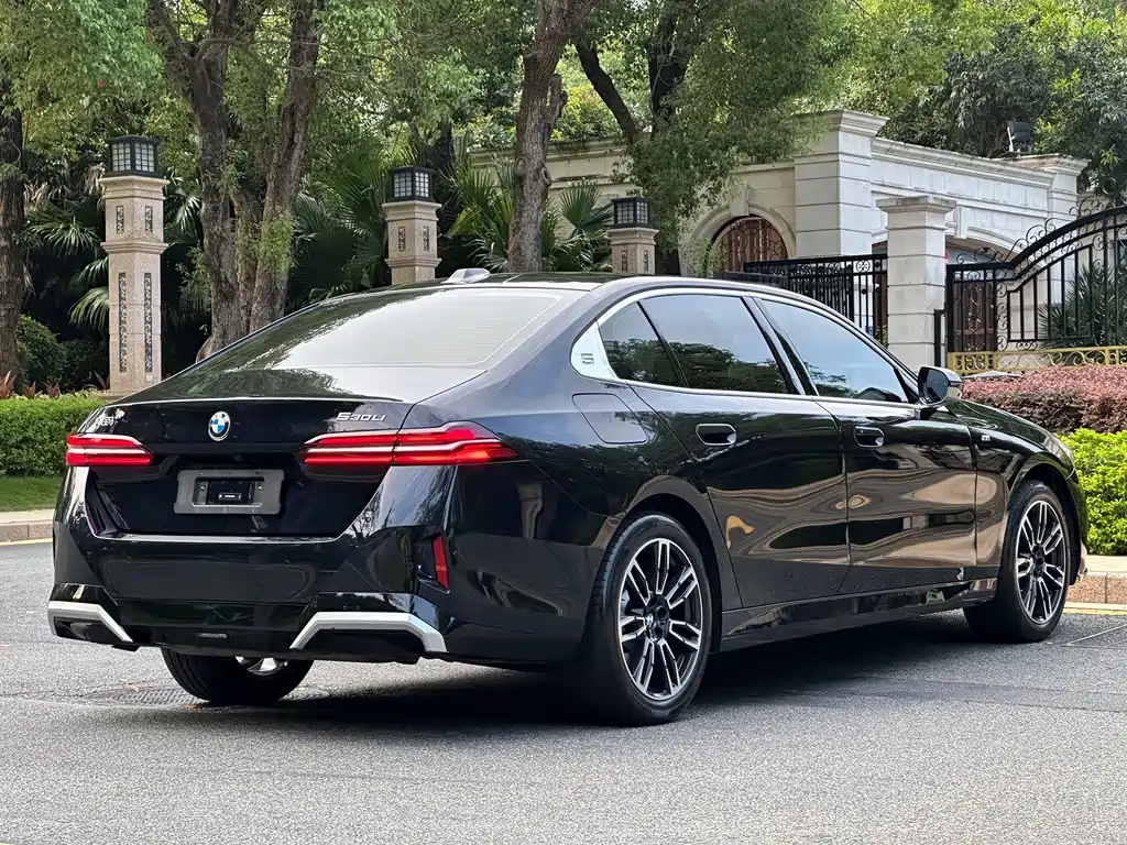 BMW 5 Series — фото 9