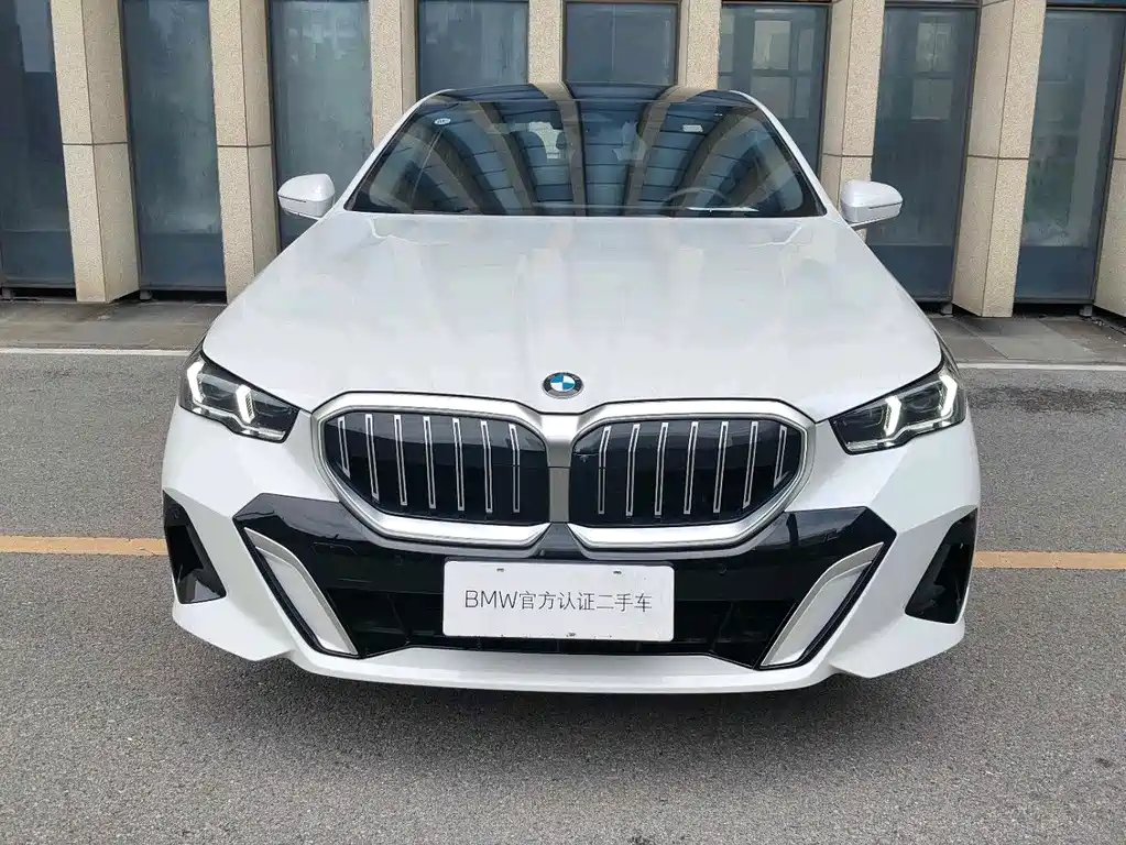 BMW 5 Series — фото 2