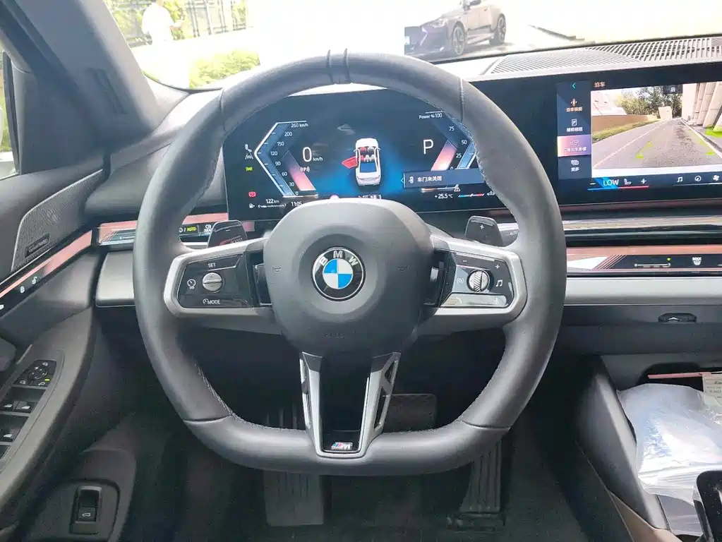 BMW 5 Series — фото 14